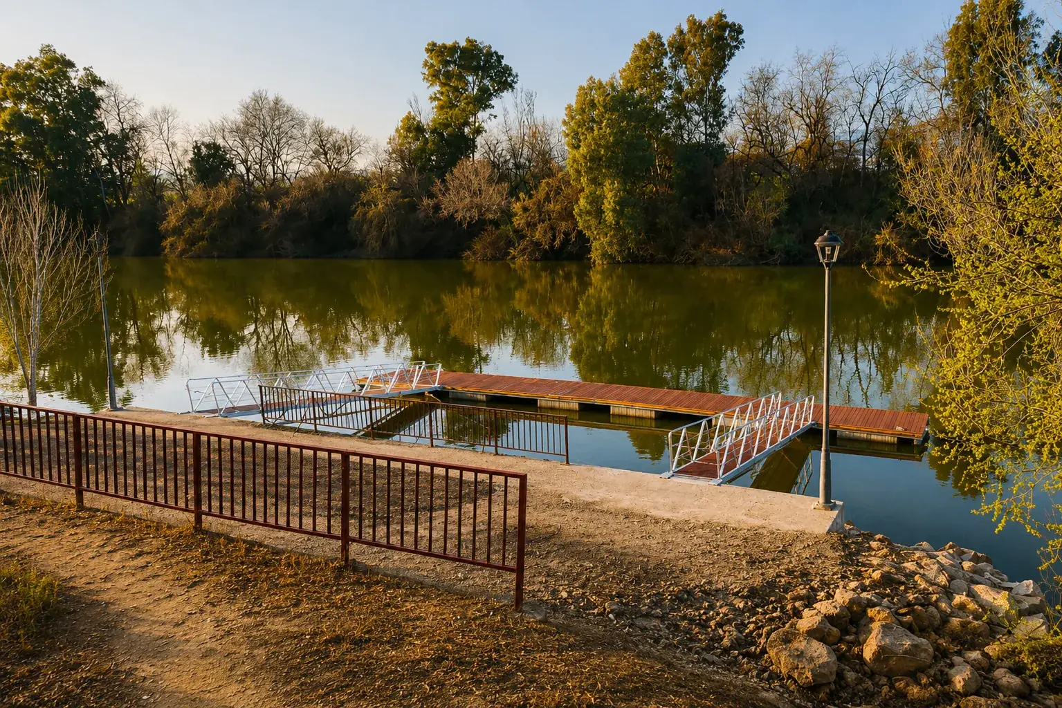 Embarcadero flotante para deportes de remo en Villafranca de Córdoba - 2