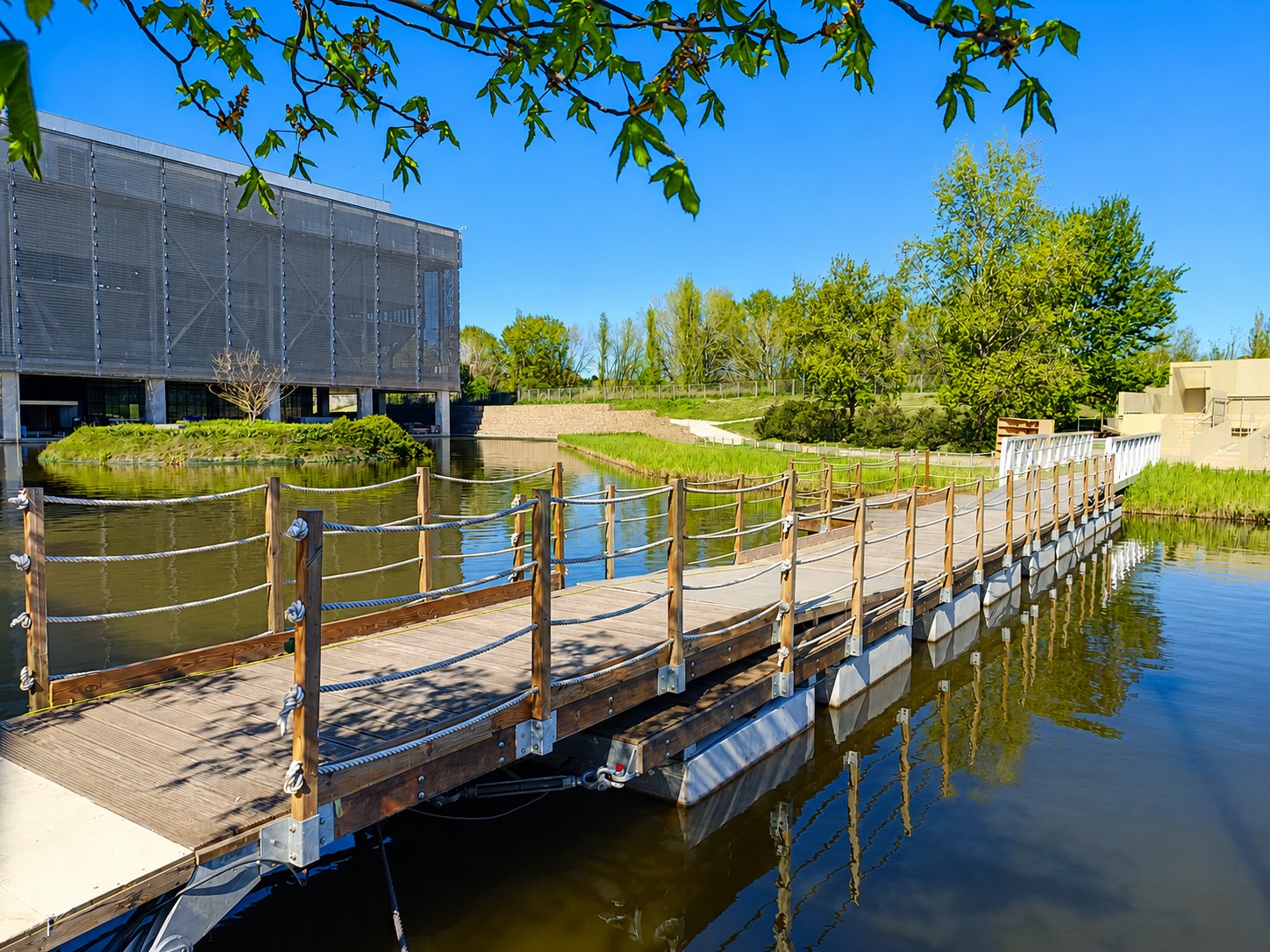 Embarcaderos urbanos flotantes: conectando la ciudad con el agua