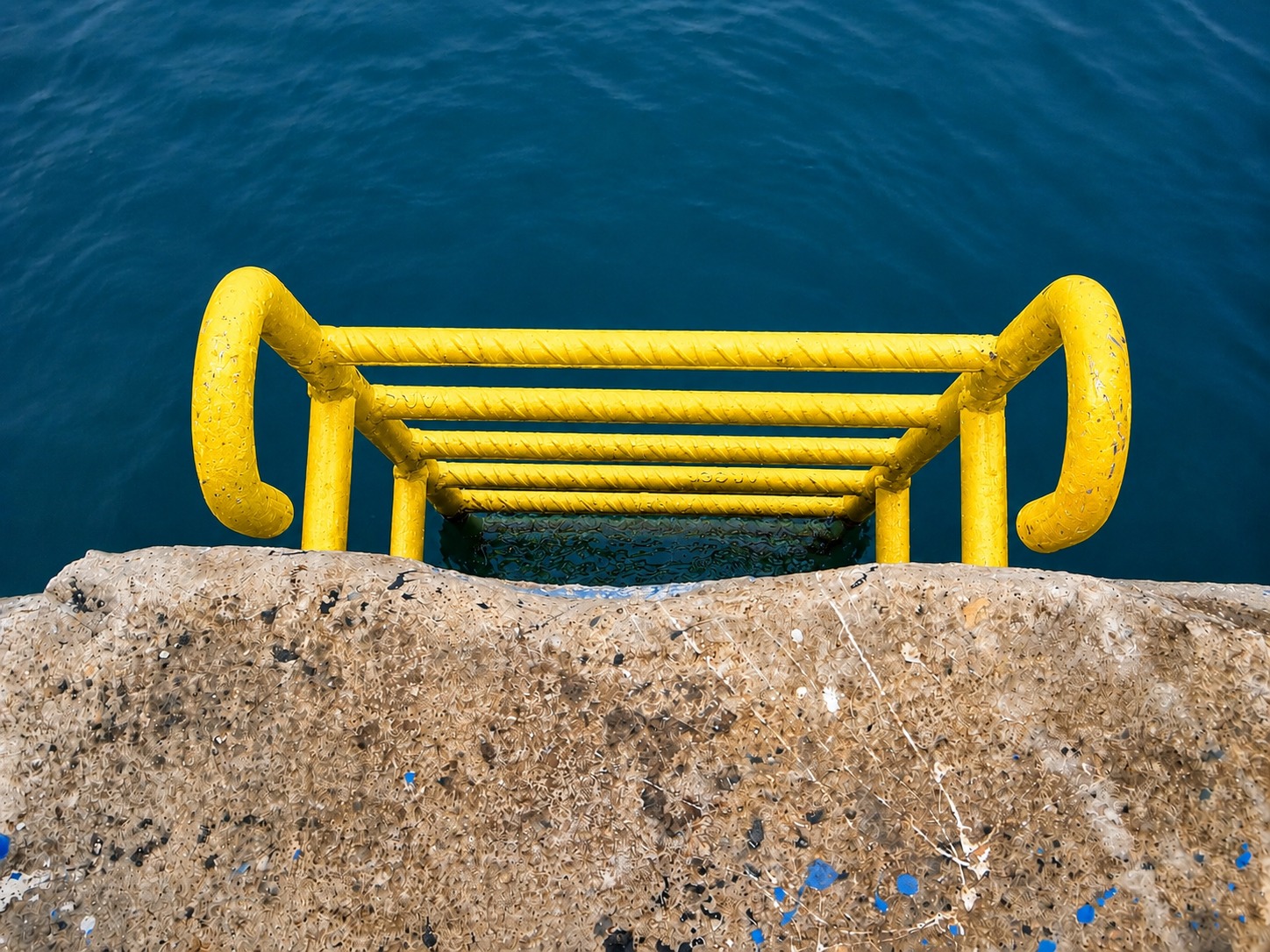 Escaleras de emergencia en puertos deportivos: un elemento esencial para la seguridad