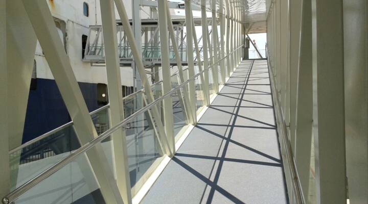How to Choose a Passenger Boarding Bridge